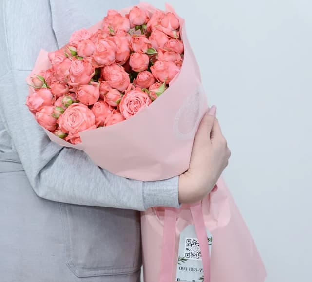 Bouquet "Penelope" with spray roses